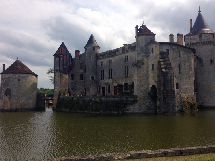 Замок Монтескье.jpg