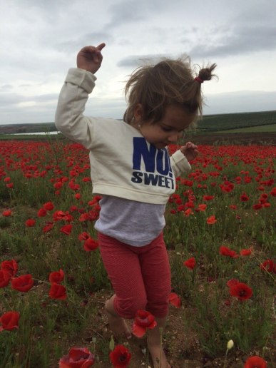 Дочь в маках