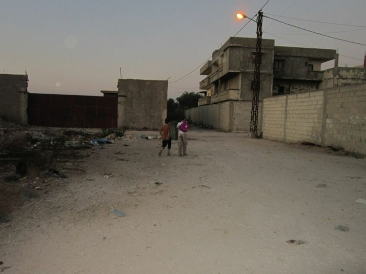 idem domoi 100 metrov ot morya